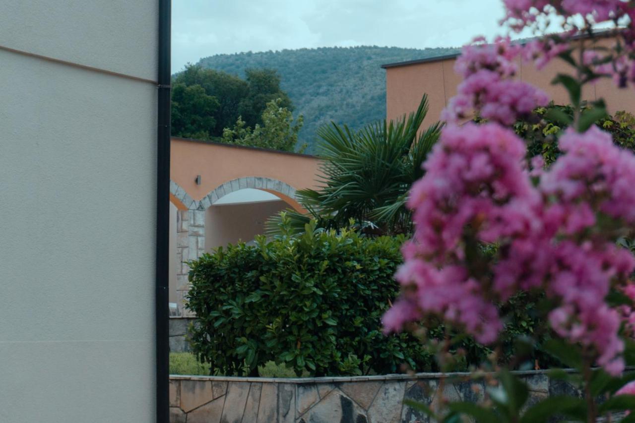 Holiday Home Rozic - Villa With Private Seasonal Heated Pool Mostar Exterior foto