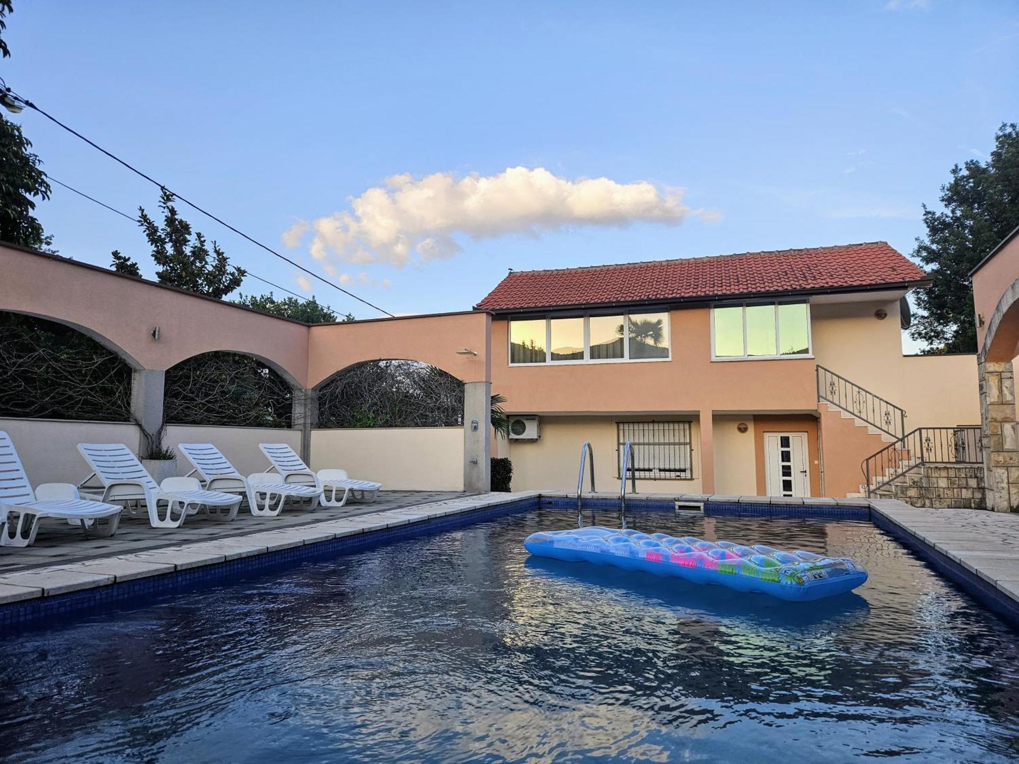 Holiday Home Rozic - Villa With Private Seasonal Heated Pool Mostar Exterior foto